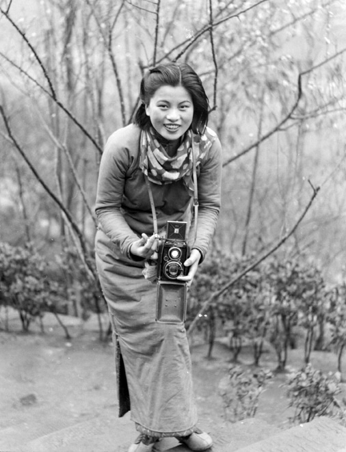 Min chin at Northern Hot Springs on 12 February 1940. Min Chin is holding a Voigtländer 'Superb' camera, probably owned by Fu. This twin lens reflex camera, with a unique parallax correction device, was made by Voigtländer and Sohn (Braunschweig). It used 120 film, making negatives 2.25 inches (57mm) square. The camera was introduced in 1933.   Northern Hot Springs Park (Pei-wan-chuan Park), near Pei-pai (Beibei), 30km north of Chungking (Chongqing).